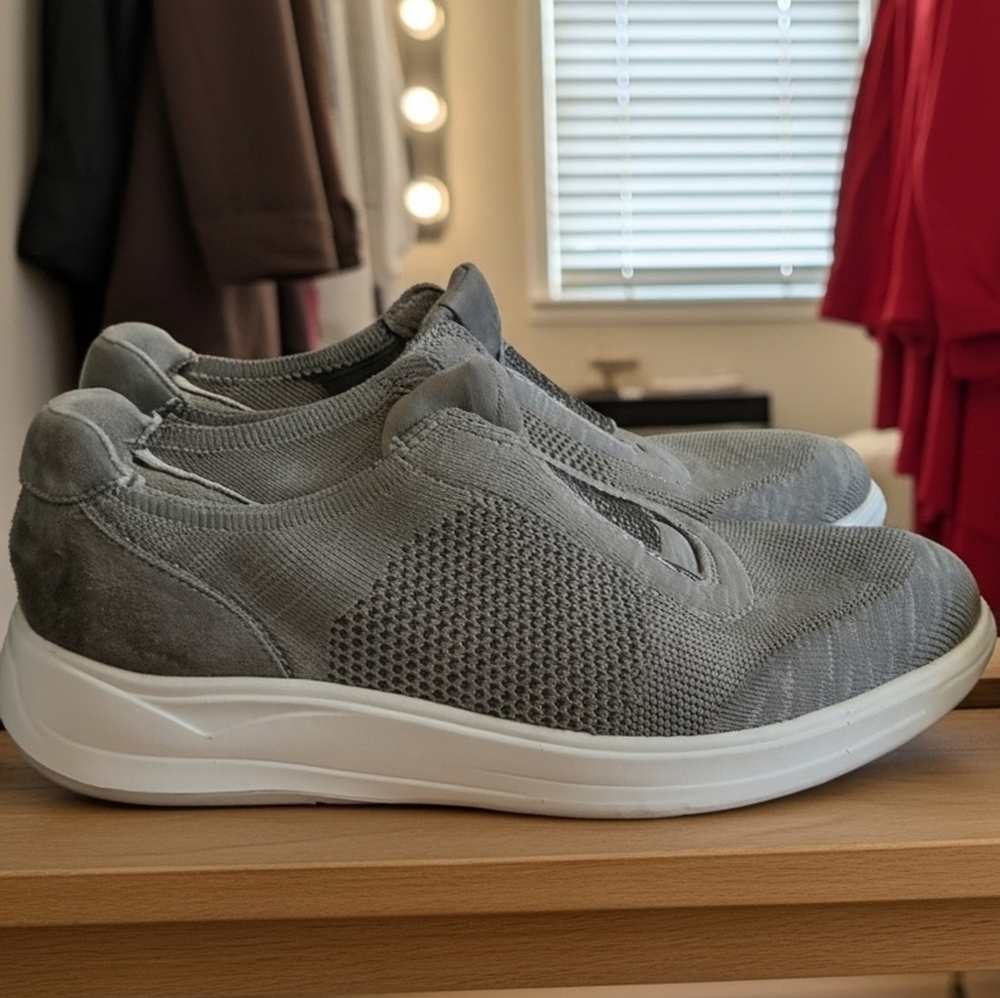 BZEES SNEAKERS WOMENS TROPHY Slip-On Shoes -SIZE 7 Machine Washable